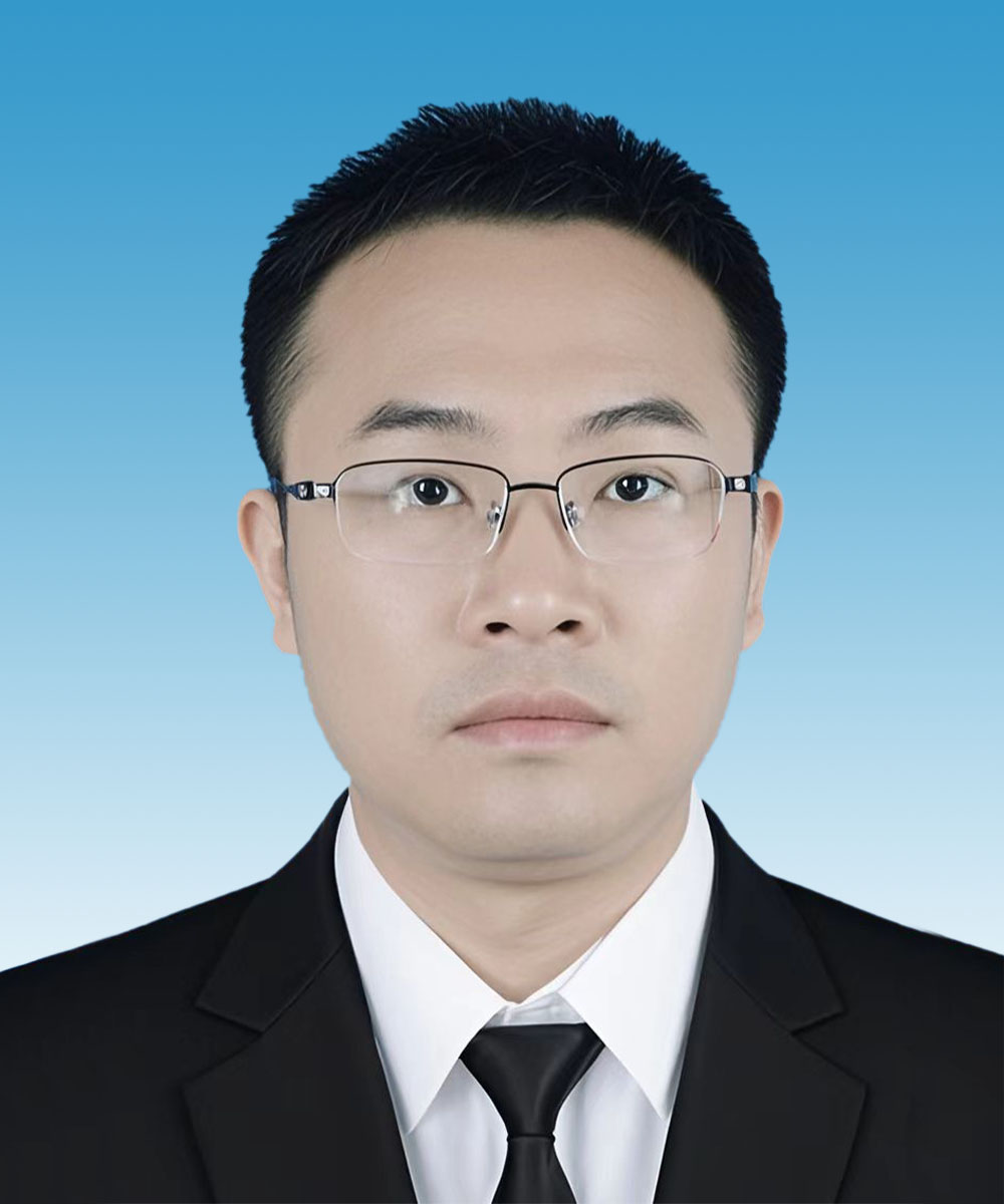 市政务服务管理局党组副书记、市政务服务和公共资源中心主任：谭恢军